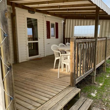 Mobil Home Avec Spacieuse Terrasse A Meschers Proche De Royan 외부 사진
