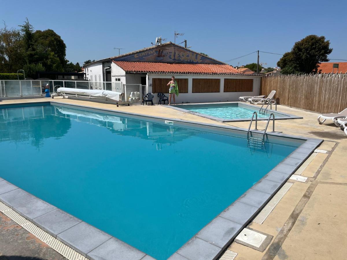 Mobil Home Avec Spacieuse Terrasse A Meschers Proche De Royan 외부 사진