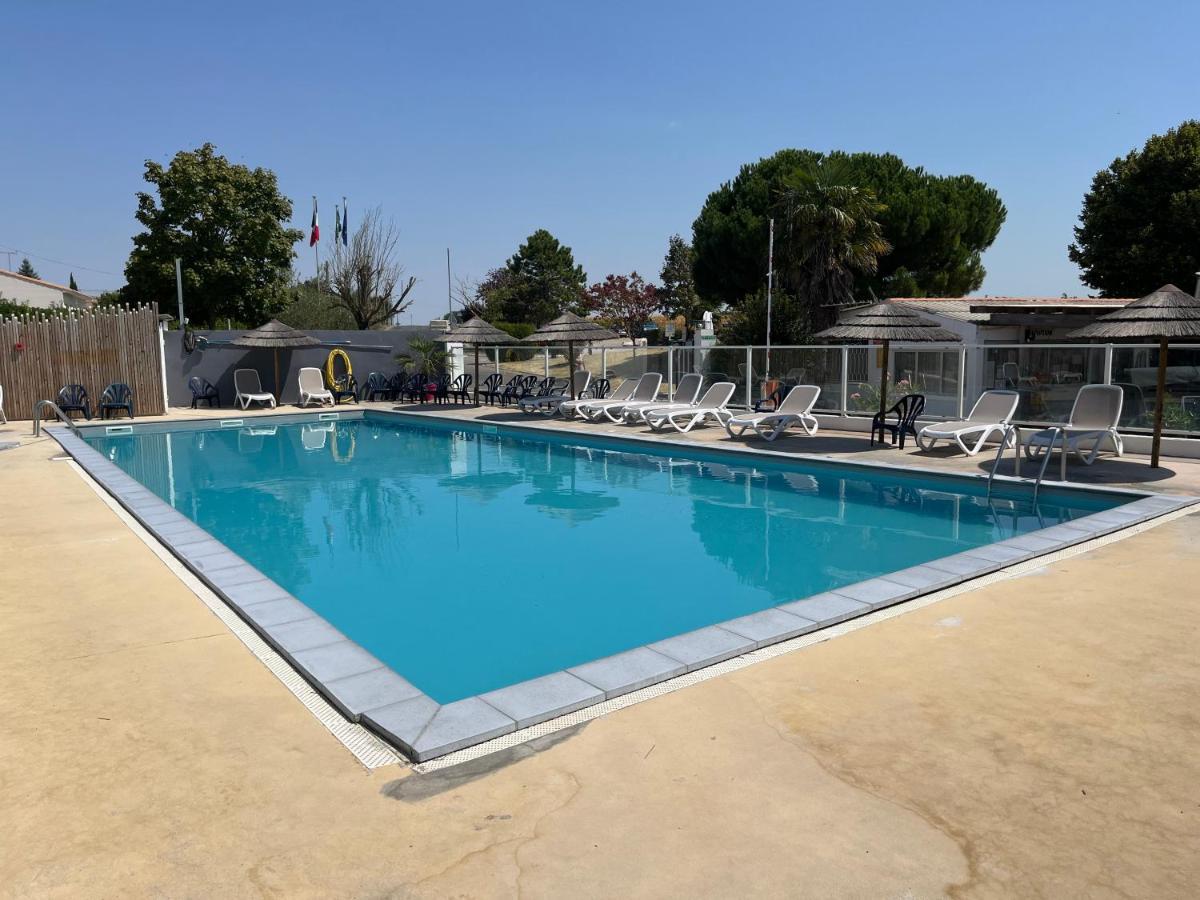 Mobil Home Avec Spacieuse Terrasse A Meschers Proche De Royan 외부 사진